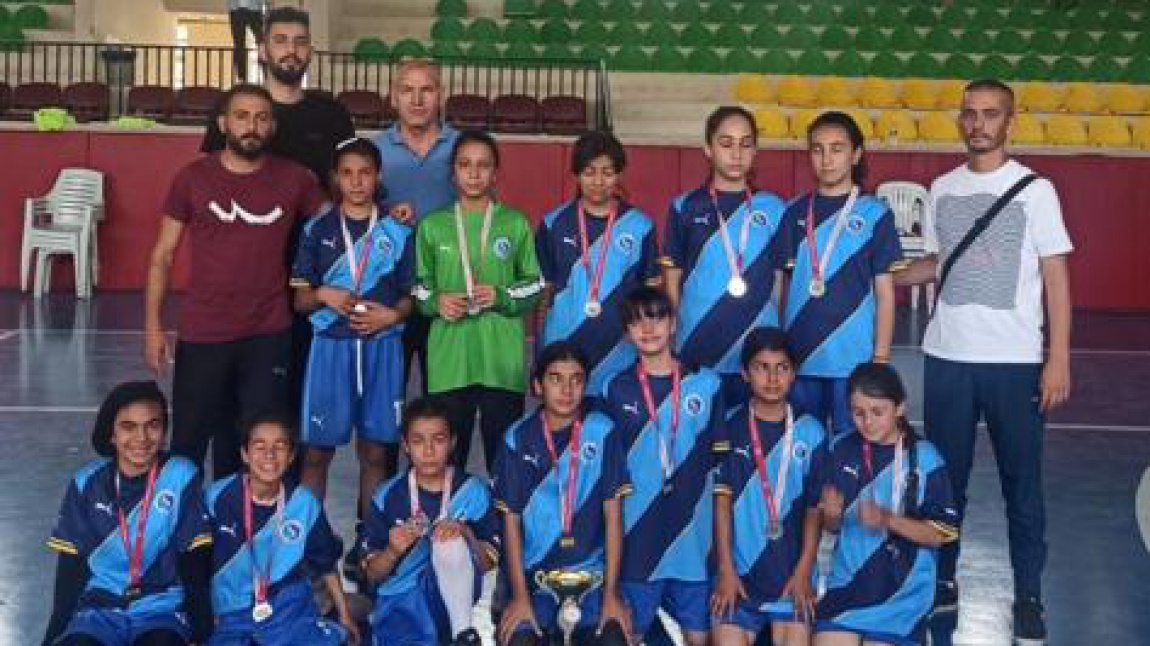 Kız Futsal Takımımız İl 2.si Oldu